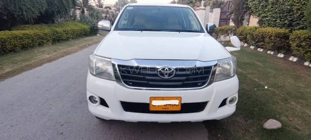 Toyota Hilux 2016 for Sale in Peshawar Image-1