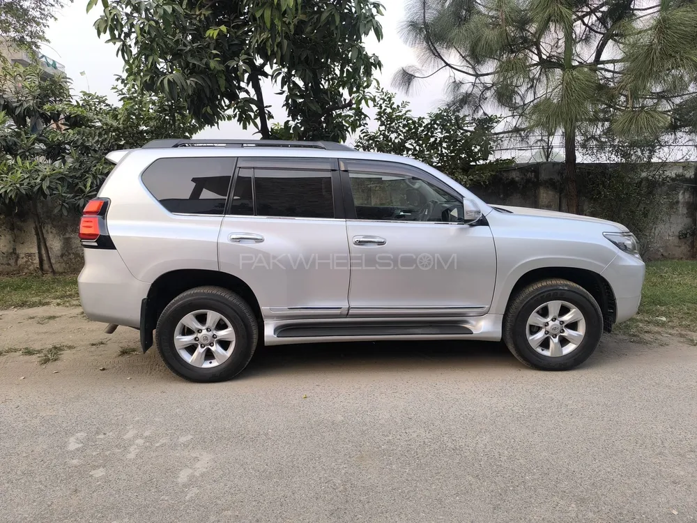 Toyota Prado 2010 for Sale in Sialkot Image-1