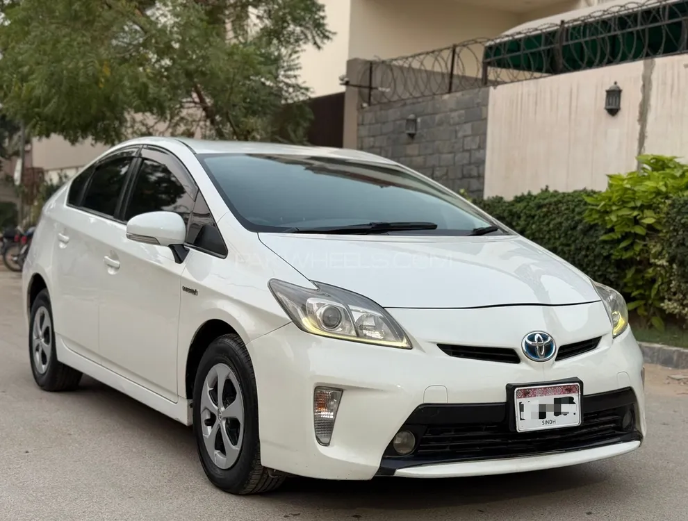 Toyota Prius 2014 for Sale in Karachi Image-1