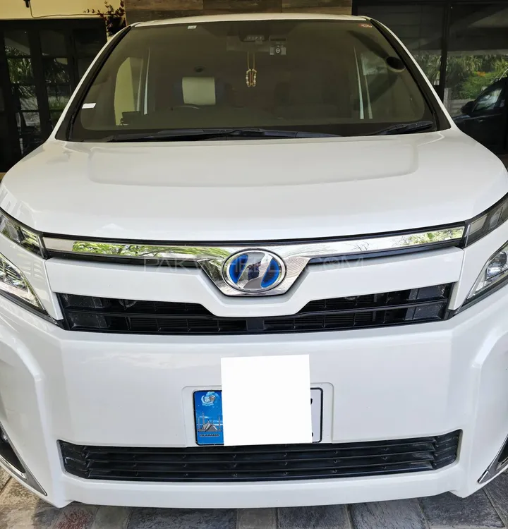 Toyota Voxy 2018 for Sale in Islamabad Image-1
