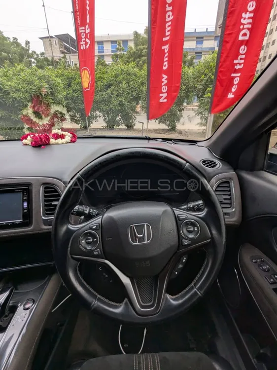 Honda Vezel 2018 for Sale in Karachi Image-1