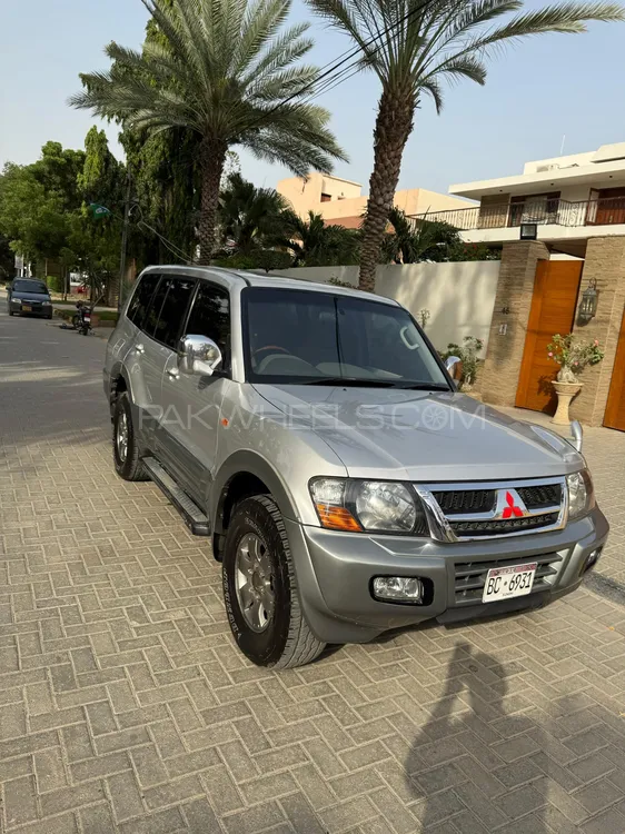 Mitsubishi Pajero 2000 for Sale in Karachi Image-1
