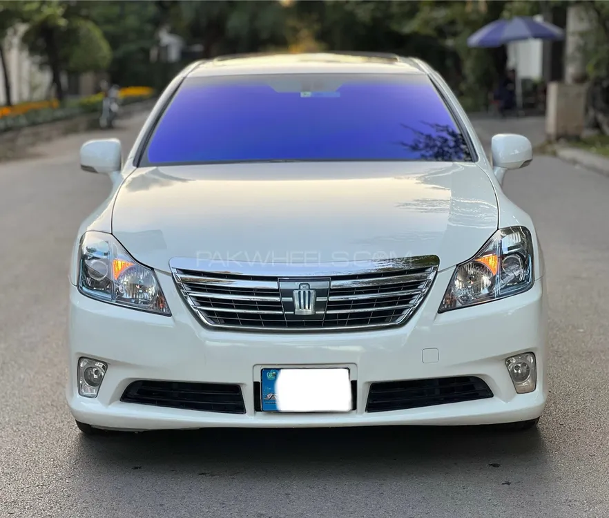 Toyota Crown 2010 for Sale in Islamabad Image-1