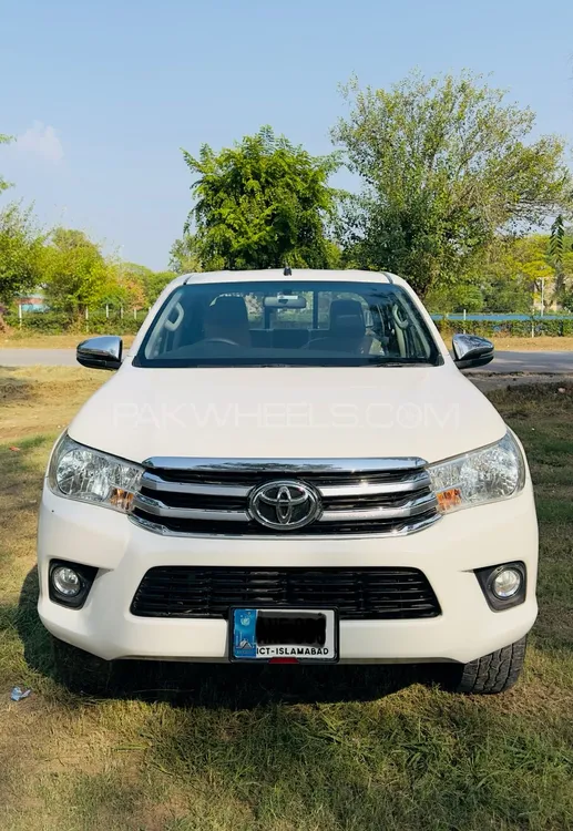 Toyota Hilux 2019 for Sale in Islamabad Image-1