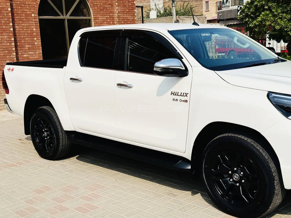 Toyota Hilux 2021 for Sale in Multan Image-1