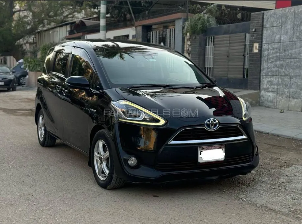 Toyota Sienta 2016 for Sale in Islamabad Image-1