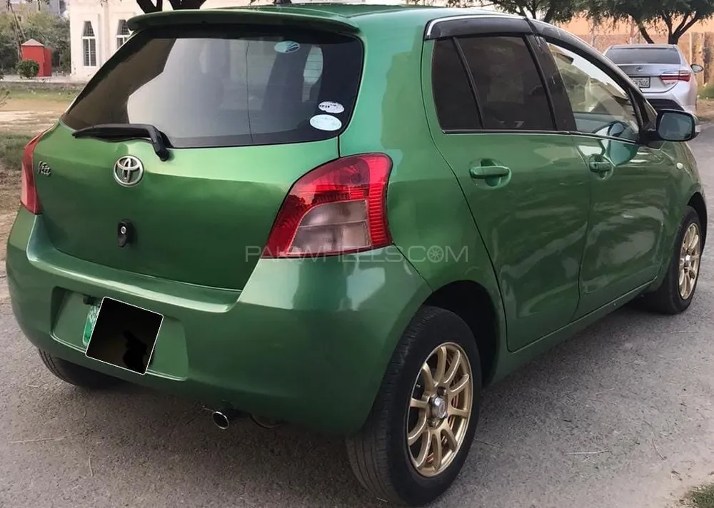 Toyota Vitz 2005 for Sale in Lahore Image-1