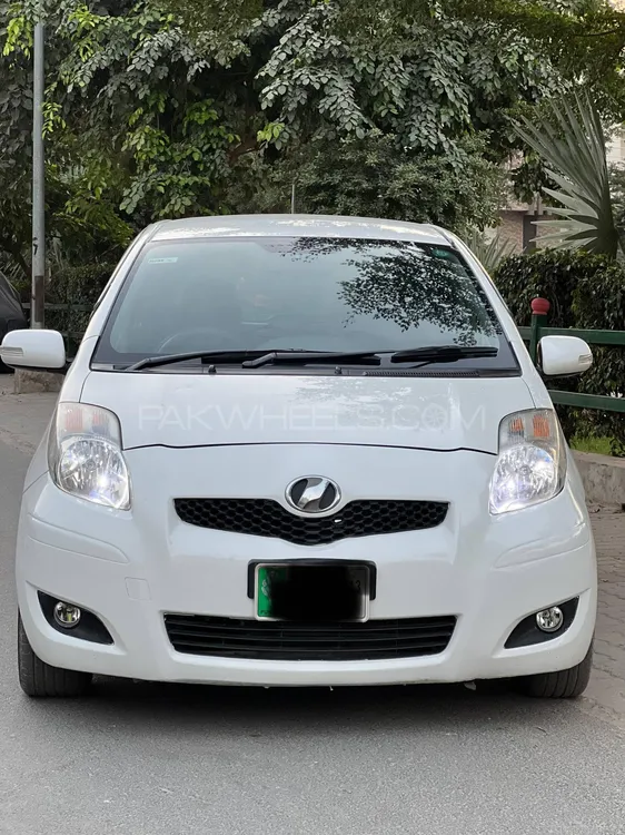 Toyota Vitz 2013 for Sale in Faisalabad Image-1