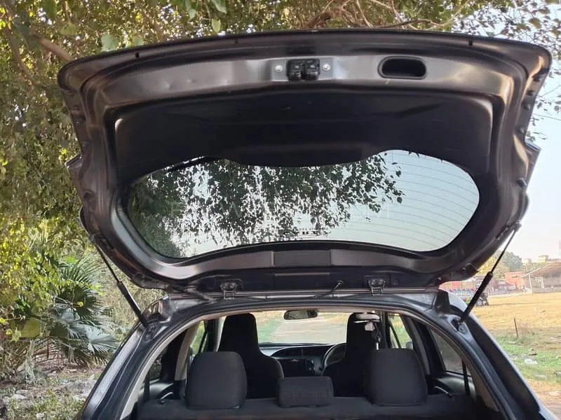 Toyota Vitz 2019 for Sale in Sialkot Image-1