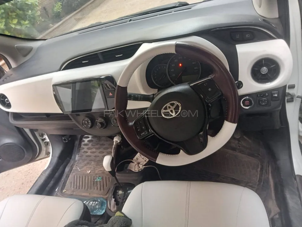 Toyota Vitz 2017 for Sale in Karachi Image-1