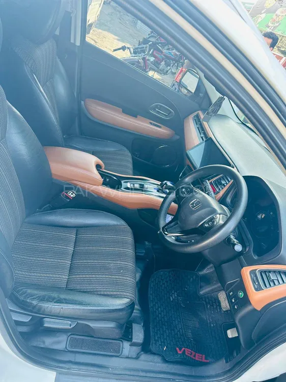 Honda Vezel 2014 for Sale in Islamabad Image-1