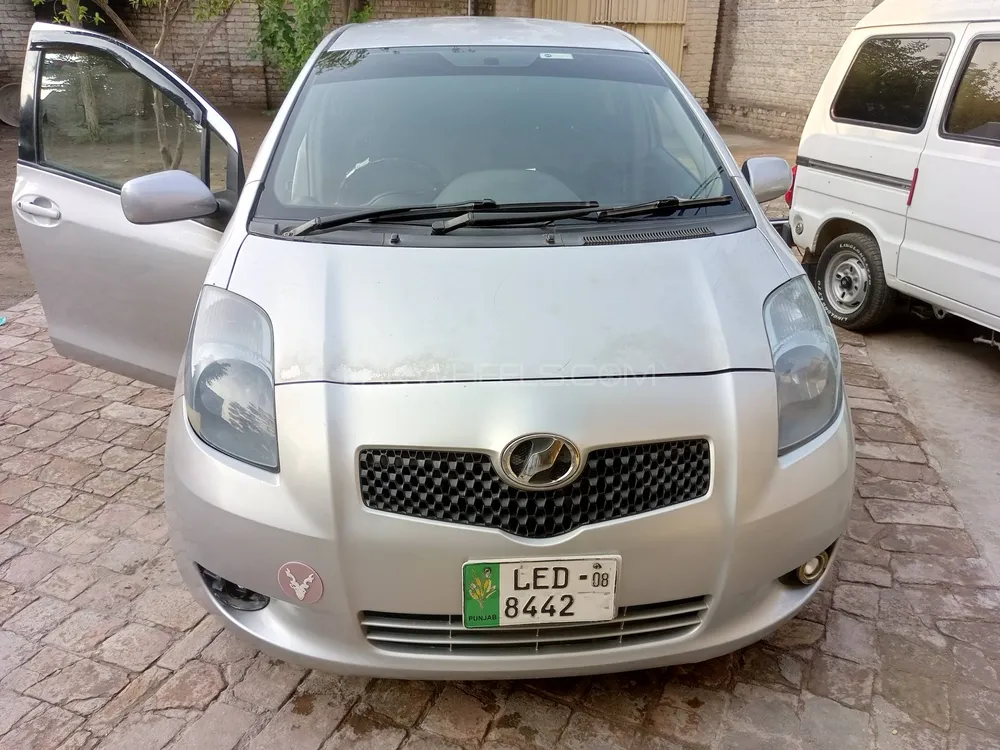 Toyota Vitz 2005 for Sale in Peshawar Image-1