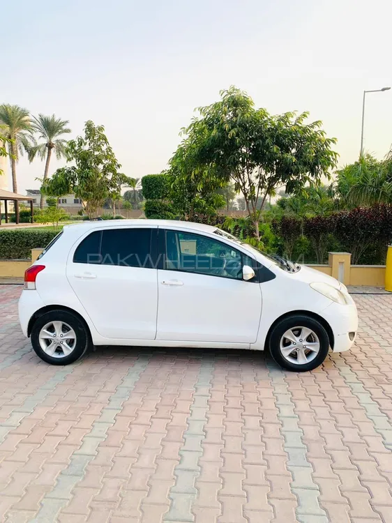 Toyota Vitz 2010 for Sale in Multan Image-1