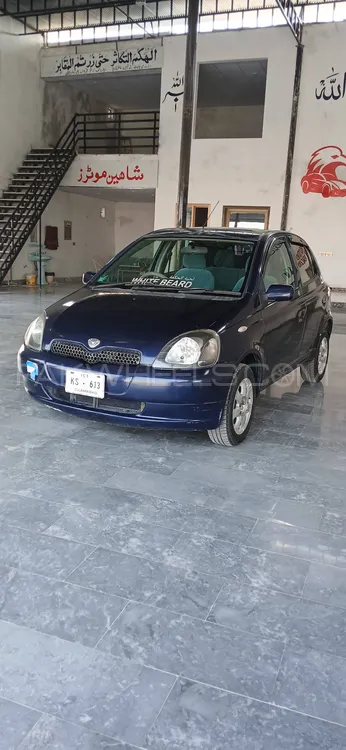 Toyota Vitz 2000 for Sale in Mardan Image-1