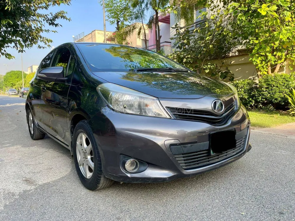 Toyota Vitz 2011 for Sale in Lahore Image-1