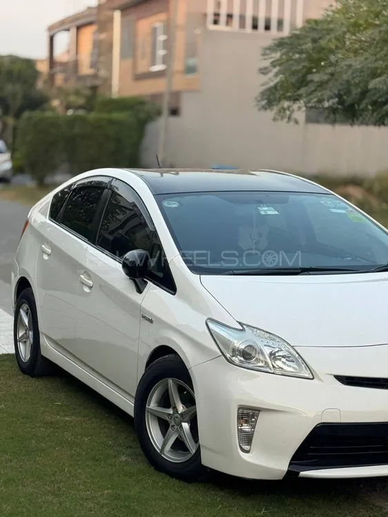 Toyota Prius 2014 for Sale in Lahore Image-1