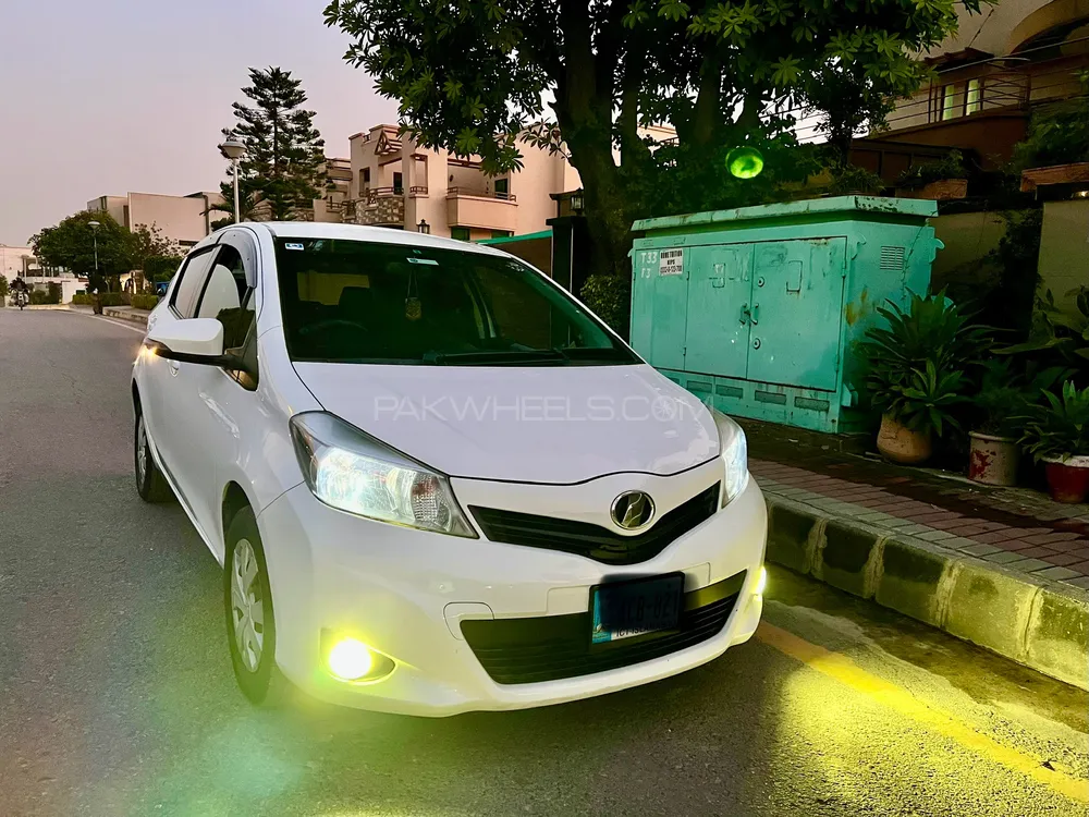 Toyota Vitz 2013 for Sale in Islamabad Image-1