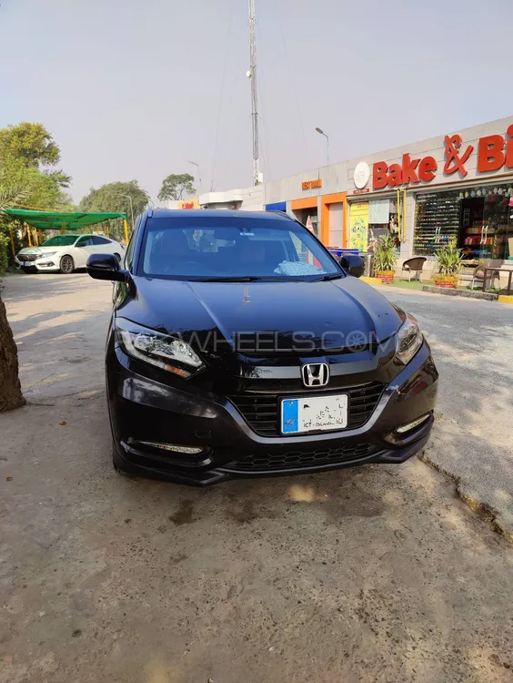 Honda Vezel 2017 for Sale in Sargodha Image-1