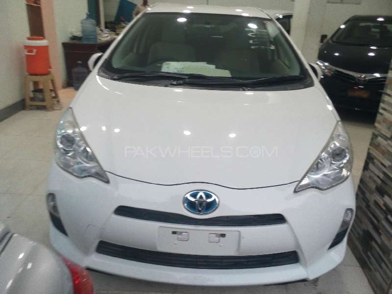 Toyota Aqua 2013 for Sale in Hyderabad Image-1