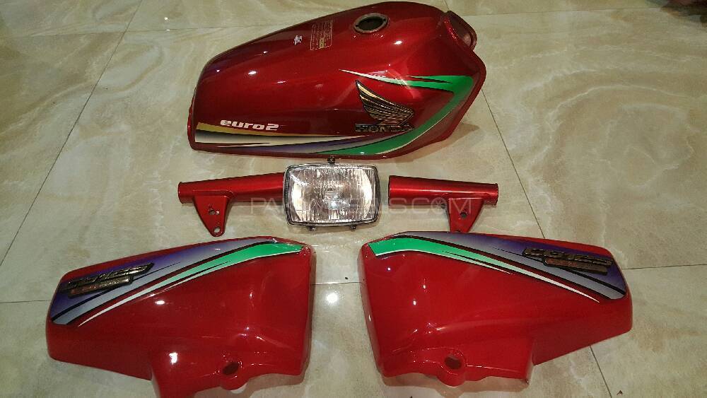 genuine honda 125 tank covers and light for sale Image-1