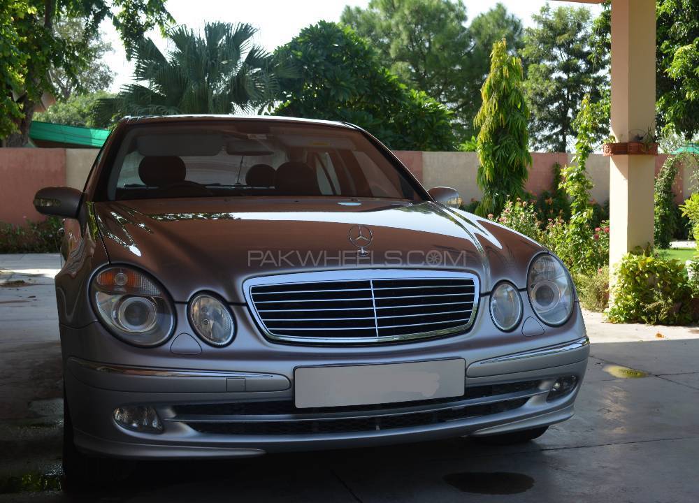 Mercedes Benz E Class 2004 for Sale in Lahore Image-1