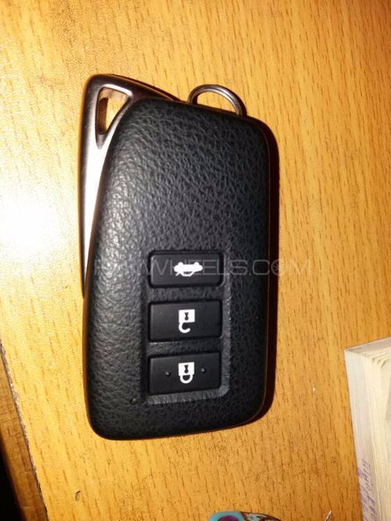 Lexus push start key  Image-1