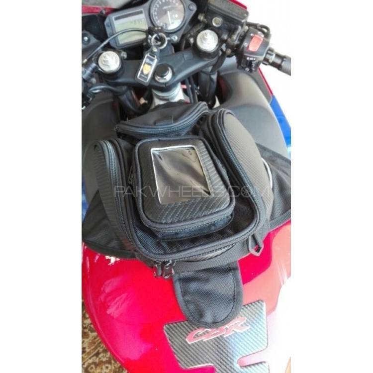Motorcycle tankbag for universal use bag with magnetic system on tank Image-1
