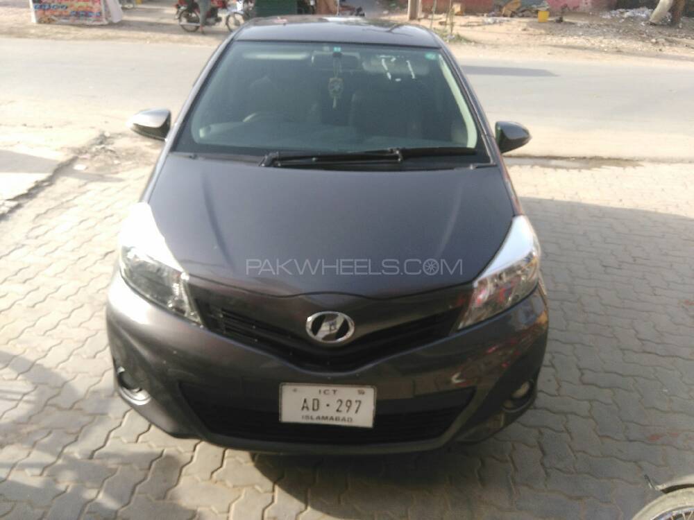 Toyota Vitz 2012 for Sale in Bahawalnagar Image-1
