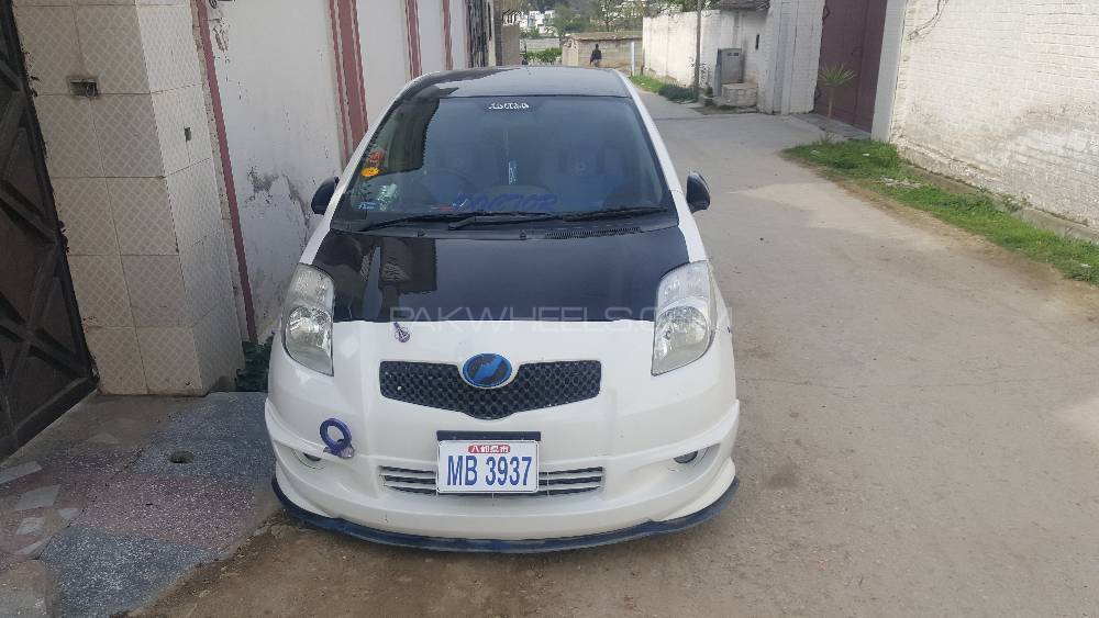 Toyota Vitz 2005 for Sale in Swat Image-1