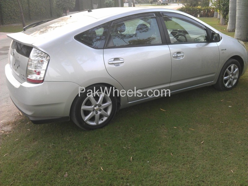 Toyota Prius 2007 for Sale in Lahore Image-1