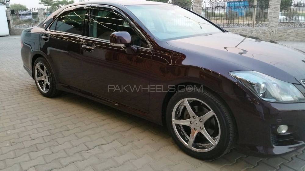 Toyota Crown 2011 for Sale in Lahore Image-1