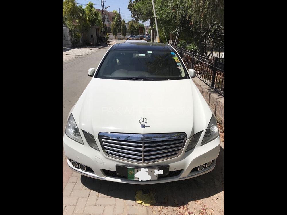 Mercedes Benz E Class 2011 for Sale in Lahore Image-1