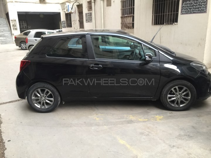Toyota Yaris 2015 for Sale in Karachi Image-1