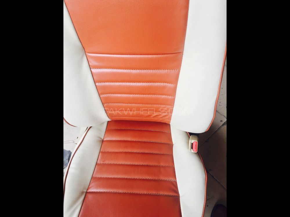 seat cover in original fitting  Image-1