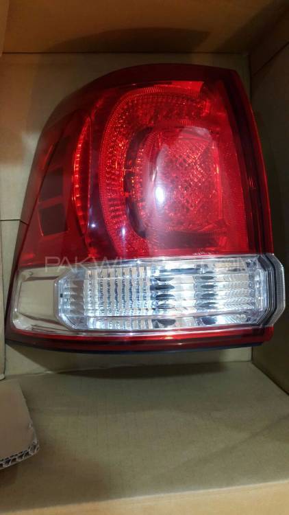 Toyota Land Cruiser 2008 front and back lights for sale  Image-1