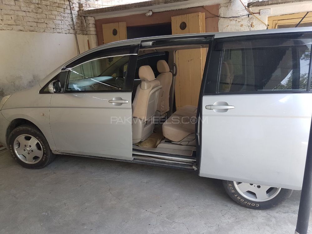 Toyota ISIS 2008 for Sale in Peshawar Image-1
