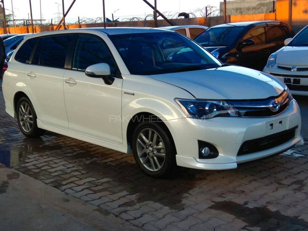 Toyota corolla fielder 2014