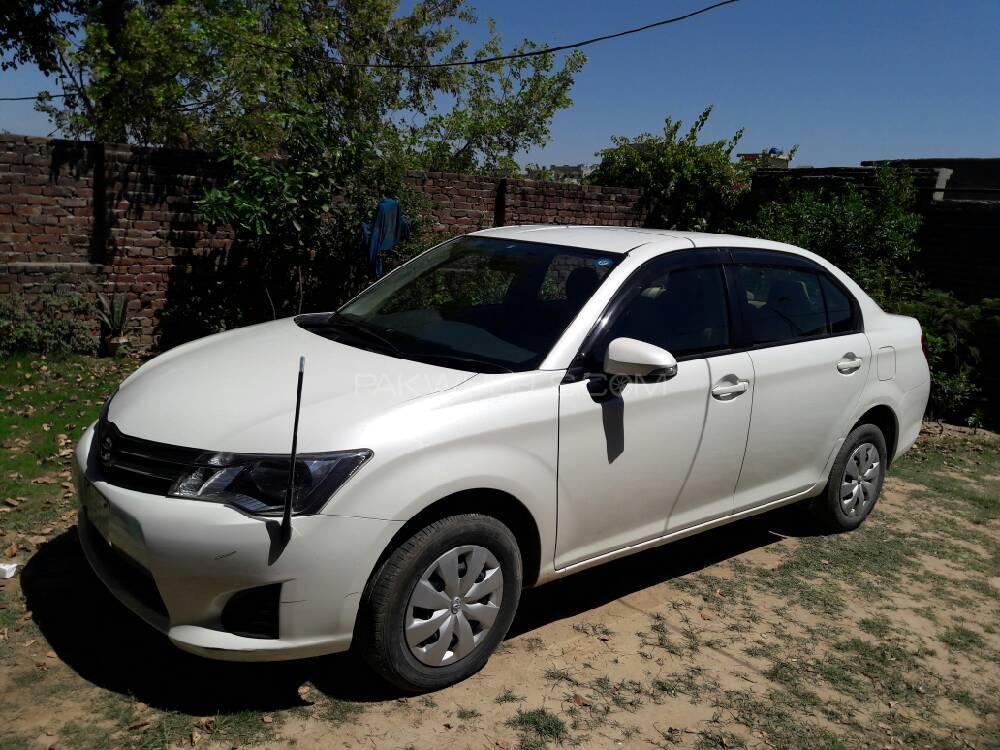 Toyota Corolla Axio 2012 for Sale in Sialkot Image-1