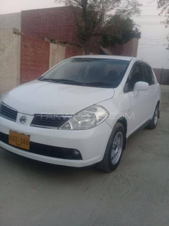 Nissan Tiida 2007 for Sale in Multan Image-1