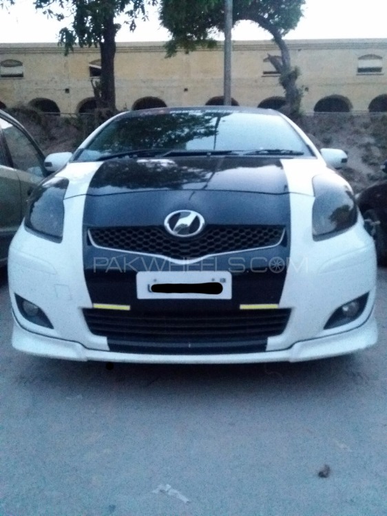 Toyota Vitz 2010 for Sale in Sialkot Image-1
