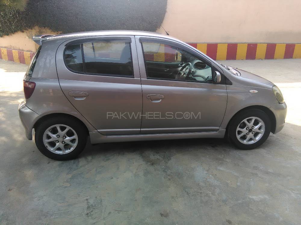 Toyota Vitz 2001 for Sale in Malakand Agency Image-1