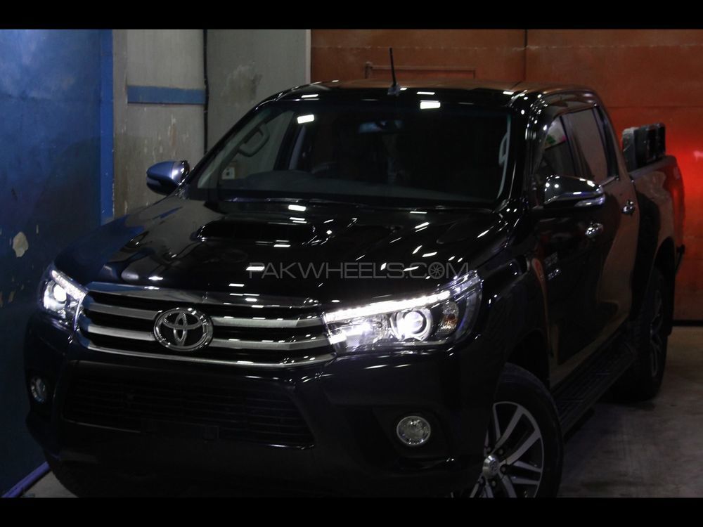 Toyota Hilux 2017 for Sale in Hyderabad Image-1