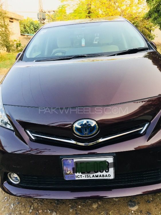 Toyota Prius Alpha 2014 for Sale in Islamabad Image-1
