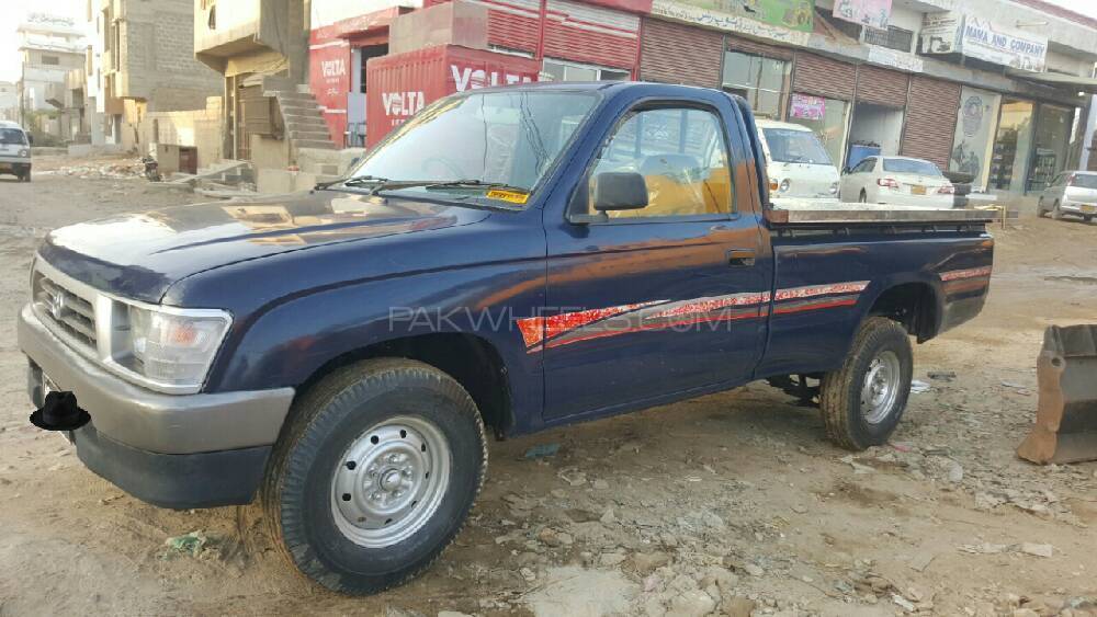 Toyota Hilux 2004 for Sale in Karachi Image-1
