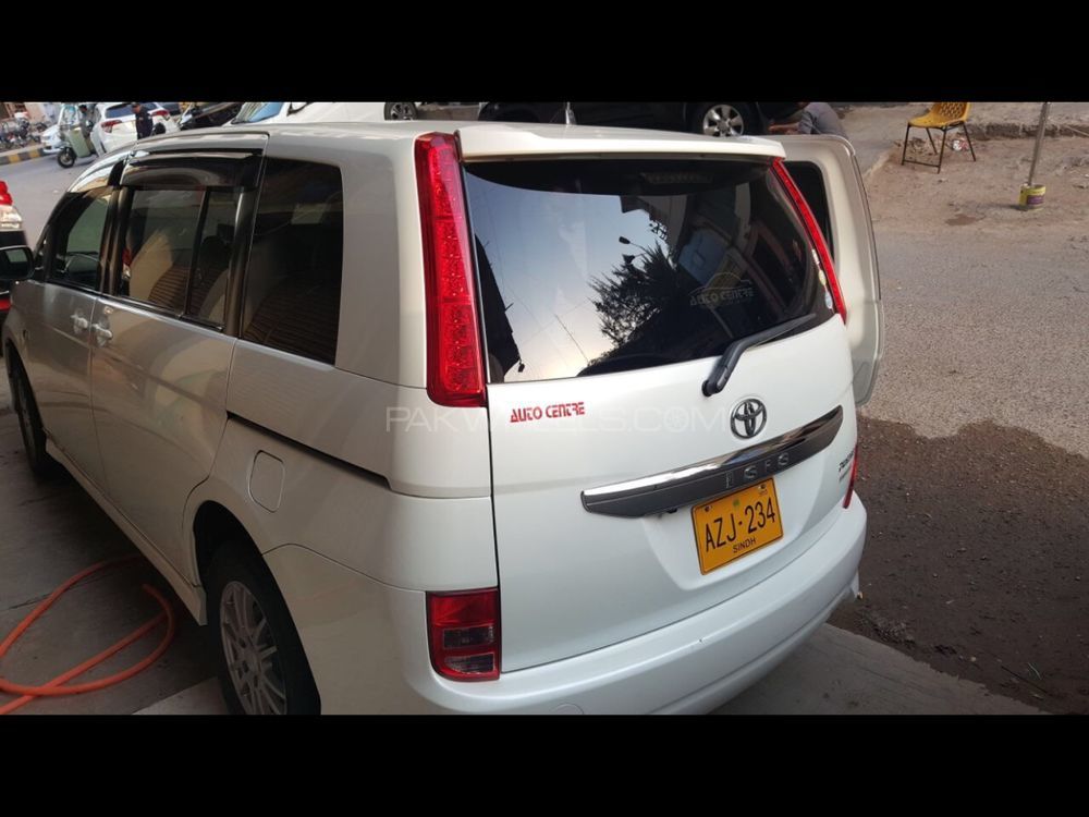 Toyota ISIS 2007 for Sale in Karachi Image-1