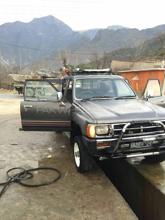 Toyota Hilux 1988 for Sale in Saidu sharif Image-1