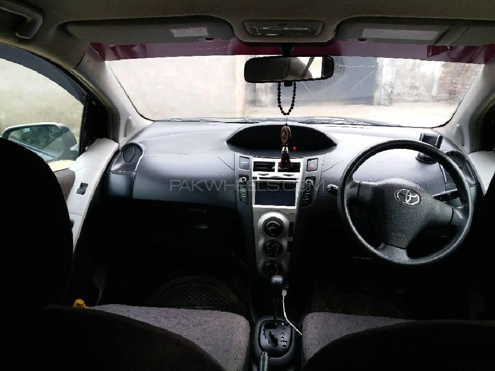 Toyota Vitz 2007 for Sale in Mardan Image-1