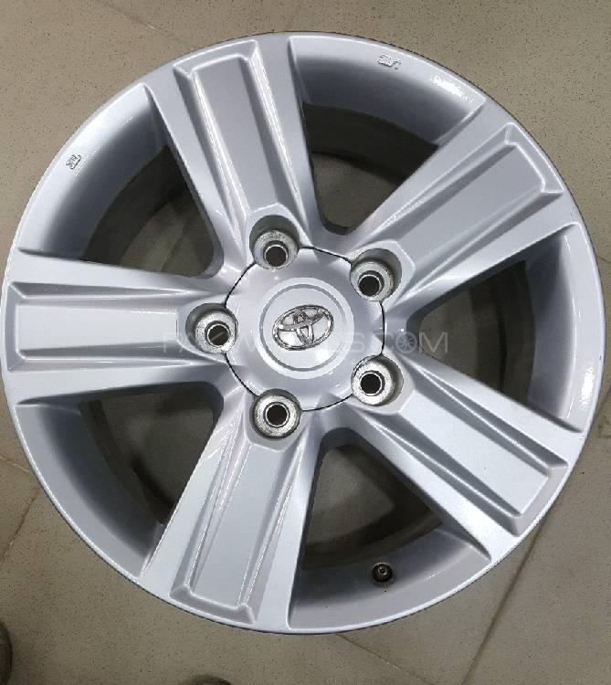 ORIGINAL ALLOY WHEEL 18 INCH SET LAND CRUISER V8 2014 MODEL Image-1