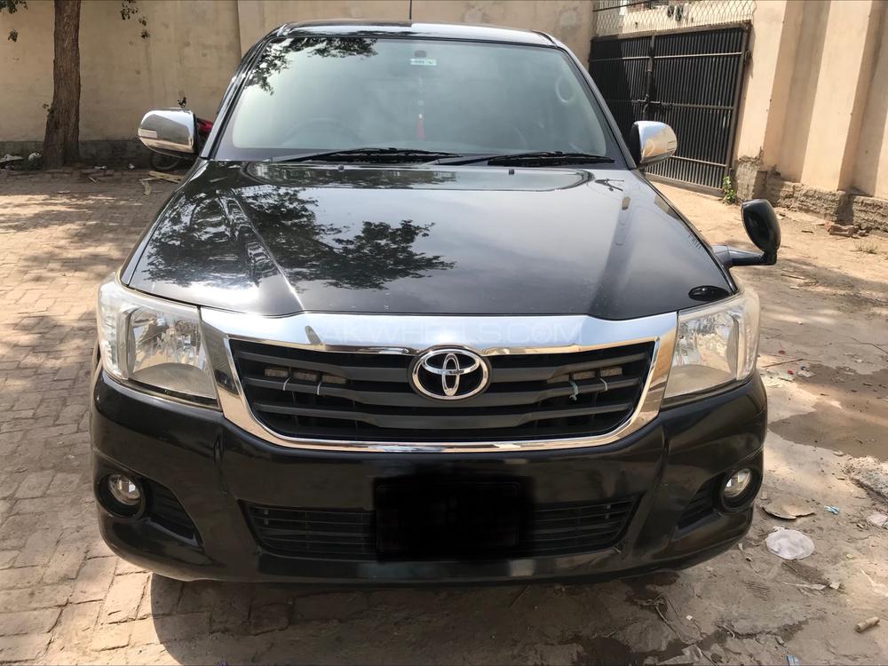 Toyota Hilux 2015 for Sale in Gujranwala Image-1