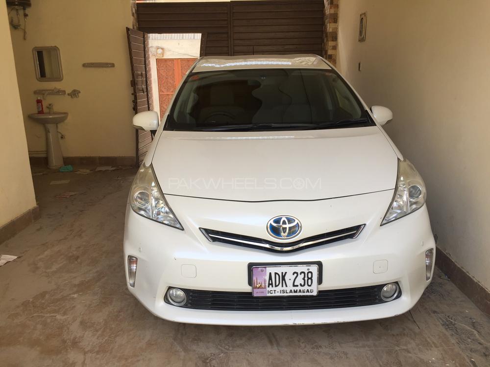 Toyota Prius Alpha 2013 for Sale in Islamabad Image-1